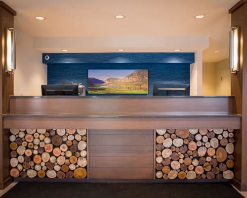 Accent Inns Kelowna, Reception