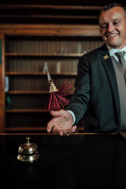 Gstaad Palace, Concierge desk