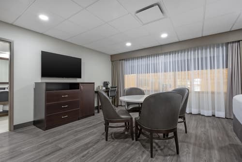 Best Western Plus Port O'Call Hotel