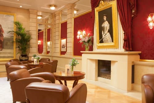 Hotel Kaiserin Elisabeth, Interior entrance