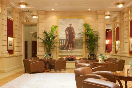 Hotel Kaiserin Elisabeth, Interior entrance