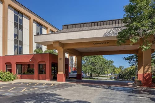 SureStay Plus Hotel by Best Western Chicago Lombard, Exterior