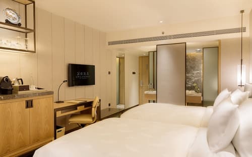 The Garden Hotel Guangzhou - Discover 26 cultural treasures with hotel Golden Tour Guide, Room