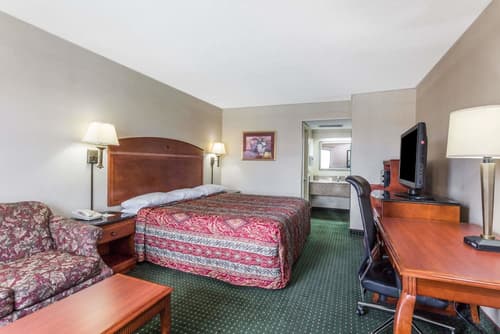 Days Inn by Wyndham Camp Springs/Andrews AFB DC Area, Room
