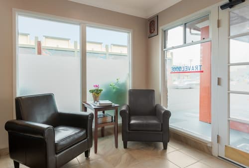 Travelodge by Wyndham Eureka, Lobby sitting area