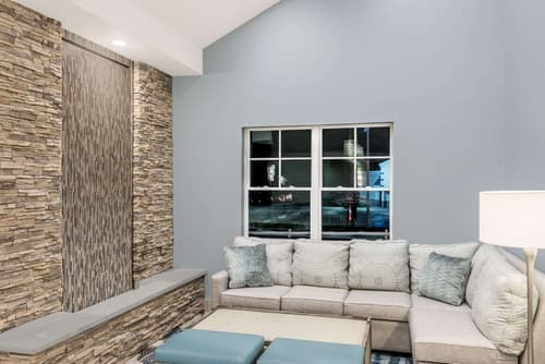 Howard Johnson by Wyndham Middletown Newport Area, Lobby