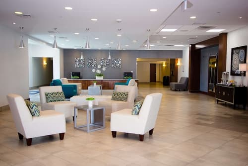 DoubleTree by Hilton Omaha Southwest, Lobby