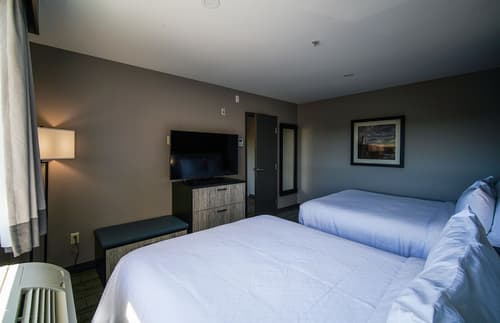 Best Western Plus Chocolate Lake Hotel