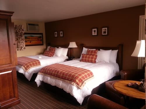 The Inn at Tomichi Village