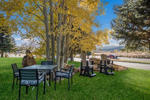 The Inn at Tomichi Village, Property grounds