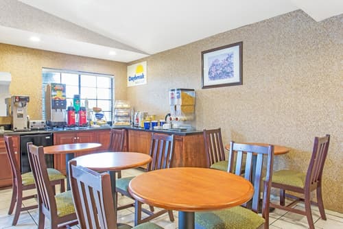 Days Inn by Wyndham Gallup, Breakfast area