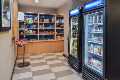 Hampton Inn closest to Universal Orlando, Snack bar