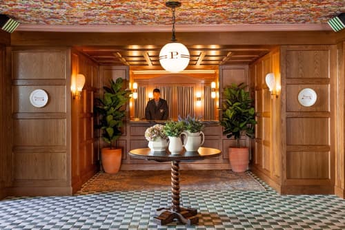 Palihouse West Hollywood at Beverly Hills, Concierge desk