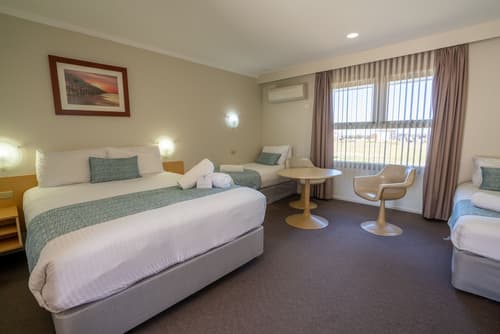 Hospitality Carnarvon, SureStay Collection by Best Western, Room