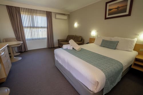 Hospitality Carnarvon, SureStay Collection by Best Western, Room