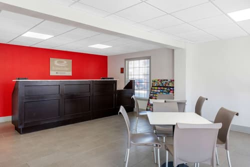 Econo Lodge Airport at RJ Stadium, Lobby