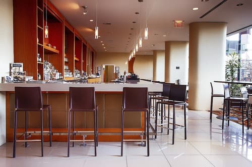 Pinnacle Hotel Harbourfront, Bar (on property)