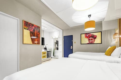 Abitta Condado, Room