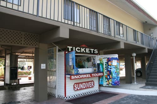 Waterside Suites & Marina, Boating