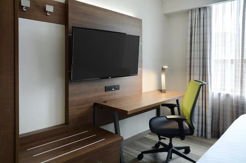 Holiday Inn Express Toronto - Downtown by IHG, Room
