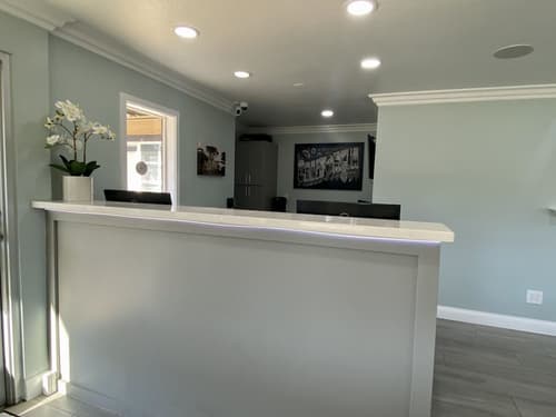 Aura Inn Monterey, Reception