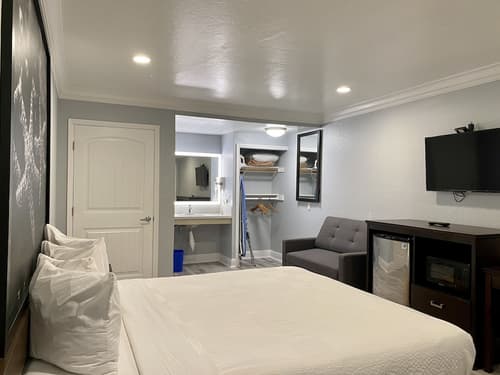 Aura Inn Monterey, Room