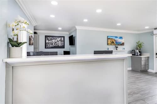 Aura Inn Monterey, Lobby