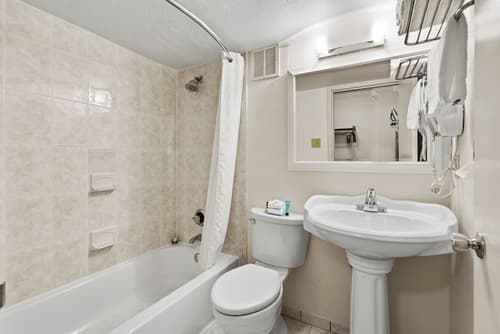 Executive Inn - Fort Lee, Bathroom