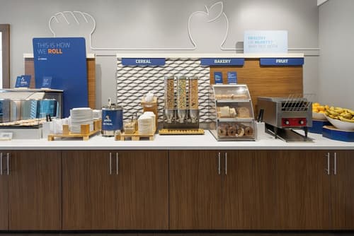 Holiday Inn Express Philadelphia - Penns Landing by IHG, Breakfast meal