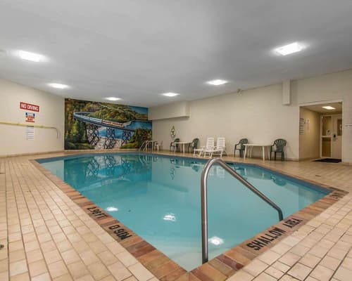 Quality Inn & Suites Bay Front, Pool