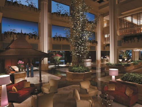 Shangri-La Bangkok, Lobby