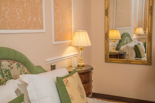 Bernini Palace, Room