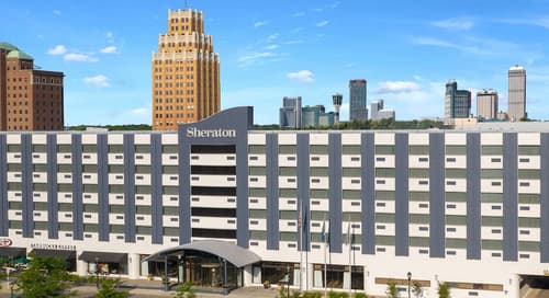 Sheraton Niagara Falls, Front of property