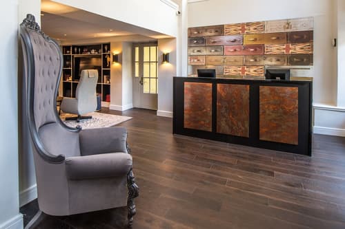 King George Hotel, Reception