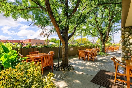 Grand Vista Hotel, Outdoor dining