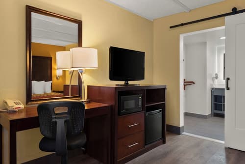 Kings House Motor Hotel, Room