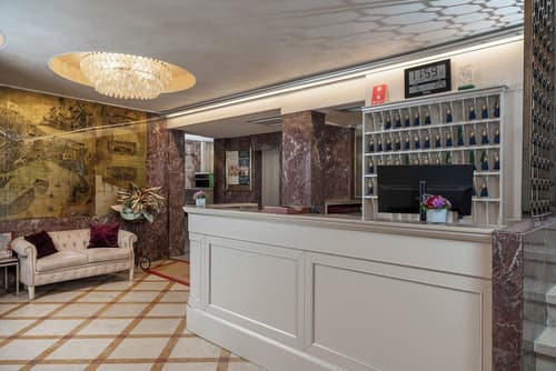 Hotel Montecarlo, Reception