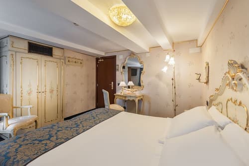 Hotel Montecarlo, Room