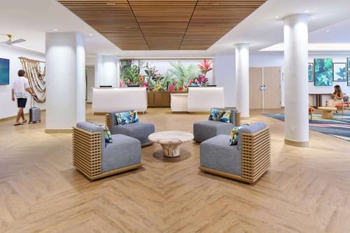 OUTRIGGER Waikiki Paradise Hotel, Lobby