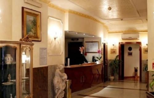 Hotel Genio, Reception