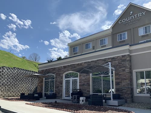 Country Inn & Suites by Radisson Asheville Downtown Tunnel Road, BBQ/picnic area