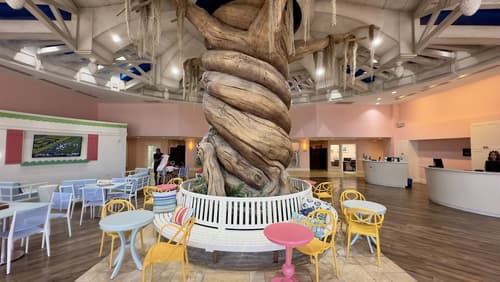 Pink Shell Beach Resort and Marina, Lobby