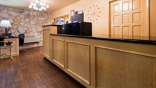 Best Western Pine Tree Motel, Lobby