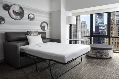 New York Marriott Marquis, Room