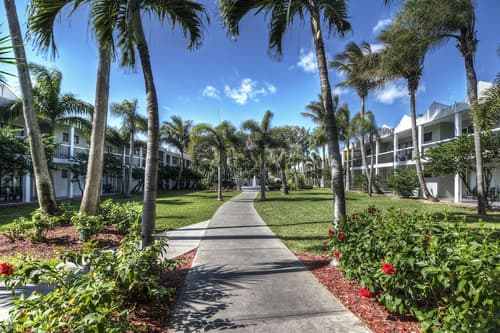 The Beachcomber, Property grounds