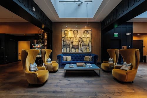 Hotel Lucia, Lobby sitting area