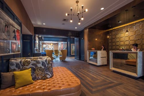 Hotel Lucia, Reception