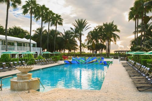 Kimpton Surfcomber Hotel by IHG