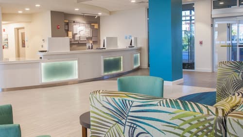 Holiday Inn Express & Suites Panama City Beach - Beachfront by IHG, Lobby