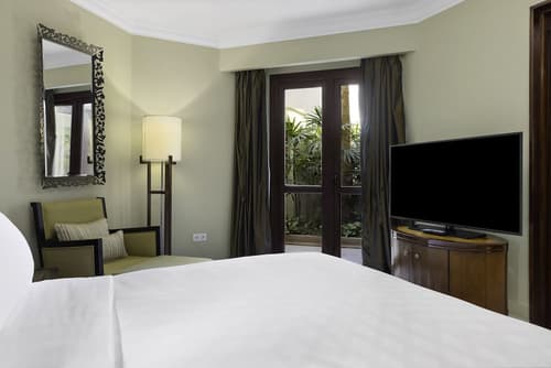 Hilton Luxor Resort & Spa